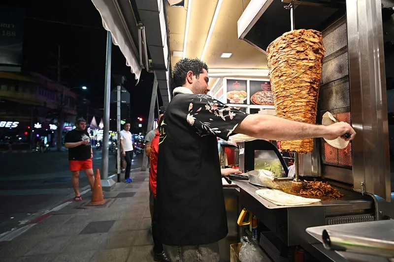 Garlic Sauce and Good Advice: The Midnight Philosophy of Britain's Curry and Kebab Shops